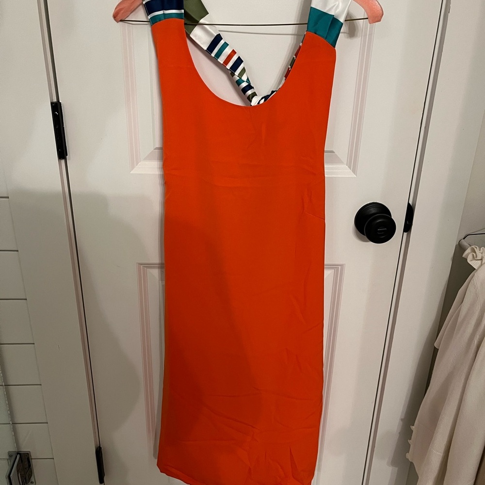 Super cute lulu summer dress in medium. Ties in back. NWT.